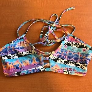 Tomcat Top. Mallyce x Jolyn