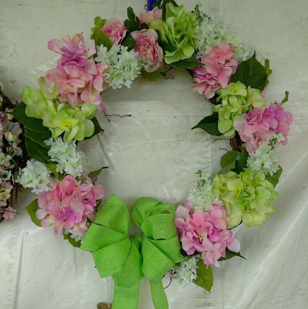 Outdoor / indoor hanging wreath