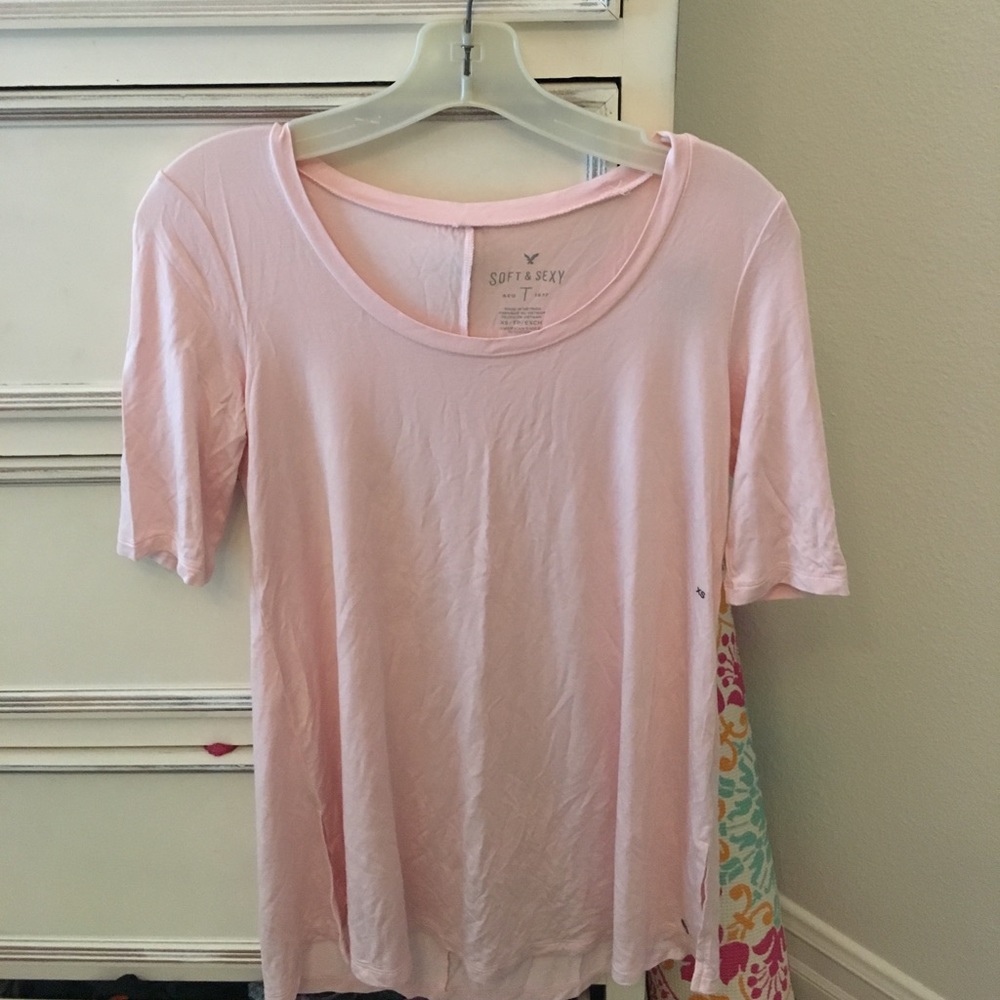 Super soft, never worn pink American eagle tee
