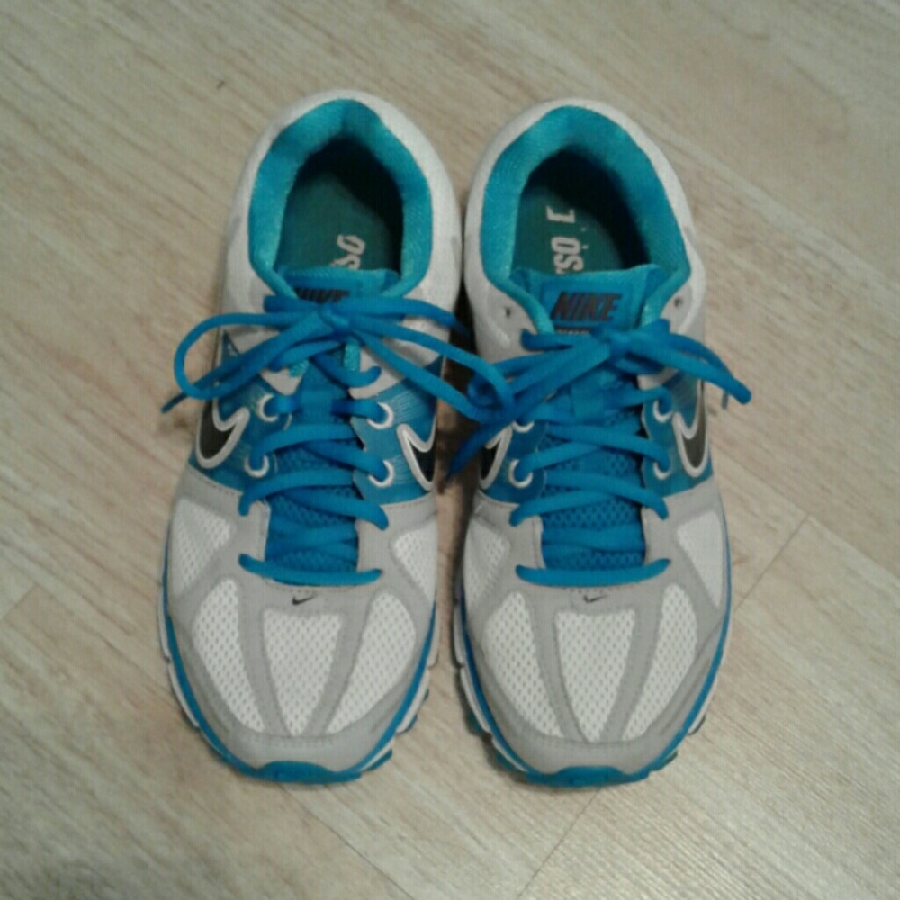 Women's NIKES Tennis Shoes