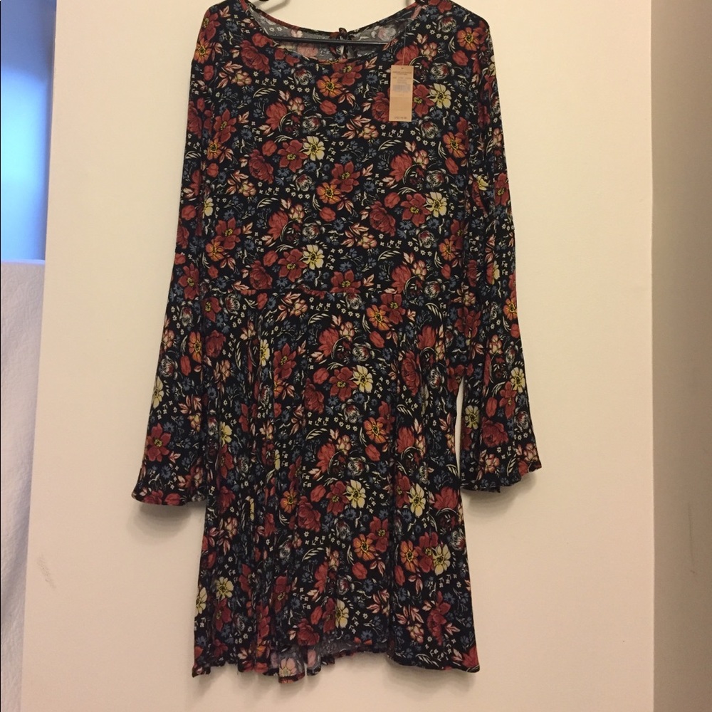 American Eagle Flutter Sleeve Dress