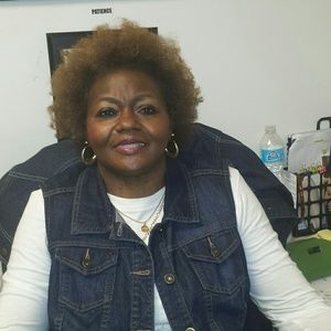 Meet your Posher, Lois