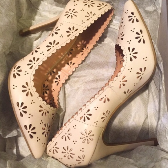 NWT. LC Lauren Conrad floral cutout heels - Picture 6 of 6