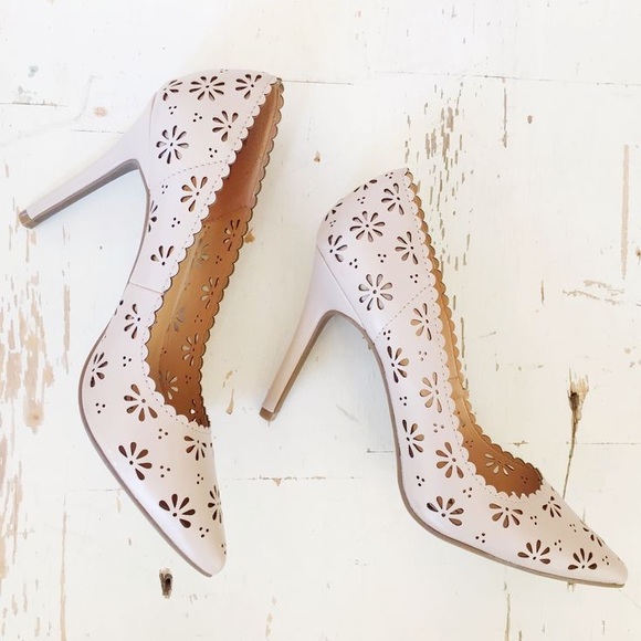 NWT. LC Lauren Conrad floral cutout heels - Picture 4 of 6