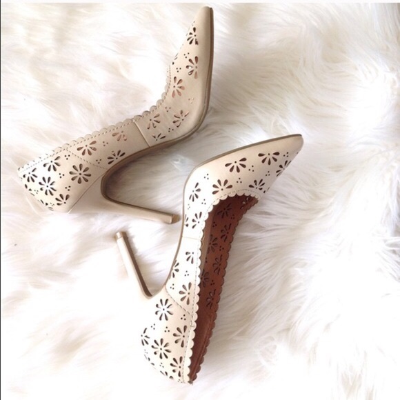 NWT. LC Lauren Conrad floral cutout heels - Picture 5 of 6