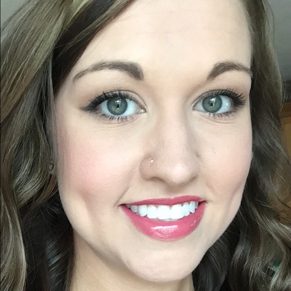 Meet your Posher, Alyssa - Picture 1 of 1