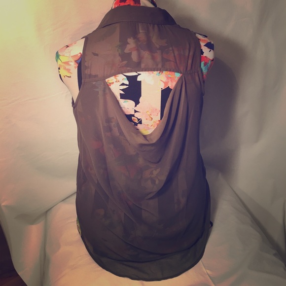 Olive sheer sleeveless open draped back hi-lo top - Picture 2 of 5