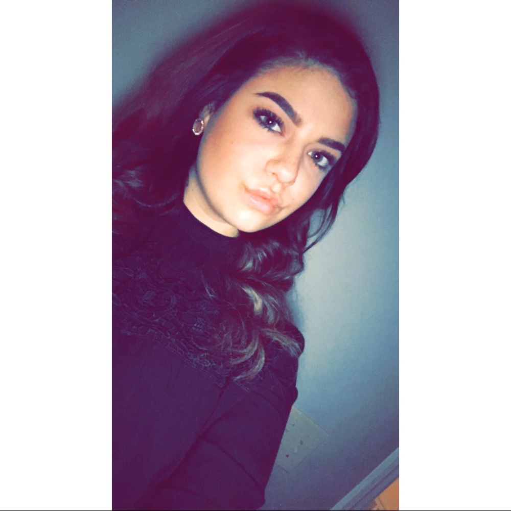 Meet your Posher, Chloe