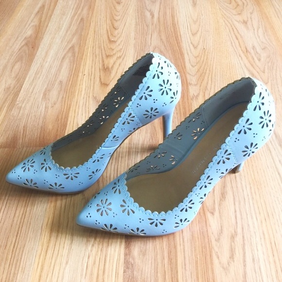 NWT. LC Lauren Conrad blue floral cutout heels - Picture 4 of 4