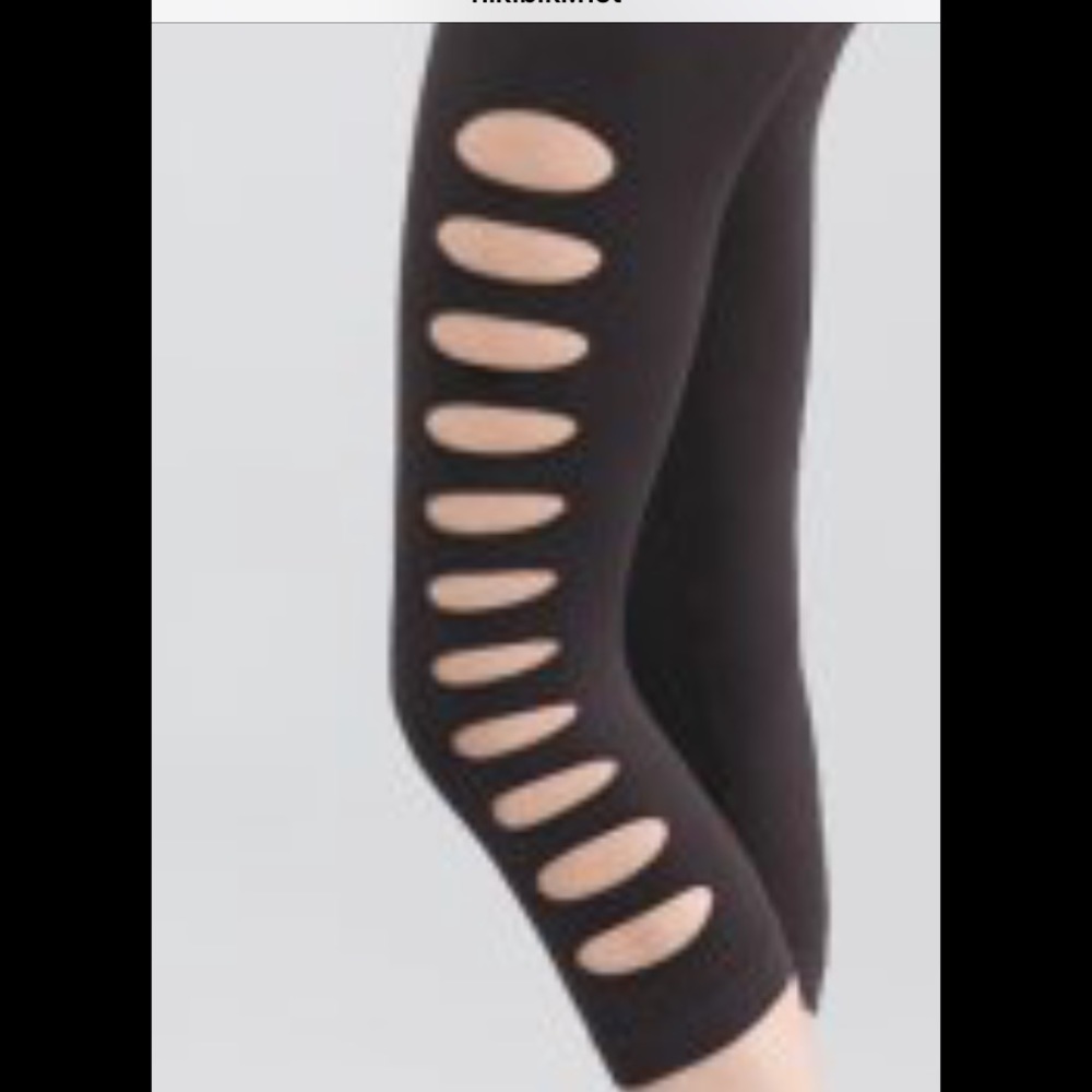 Nikibiki Crop Leggings
