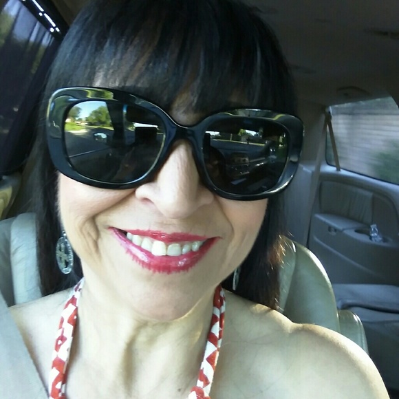 Meet your Posher, Irene - Picture 1 of 1