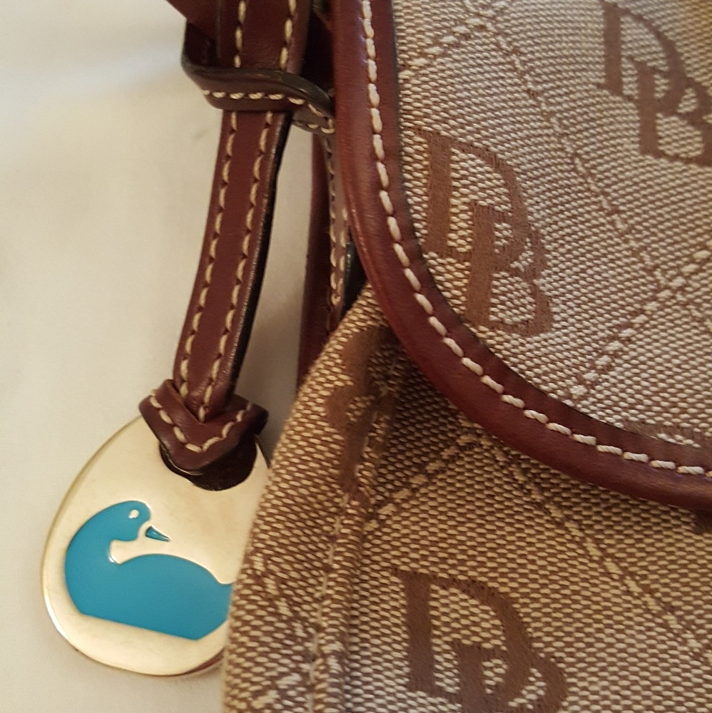Dooney Bourke Crossovet Body Bag