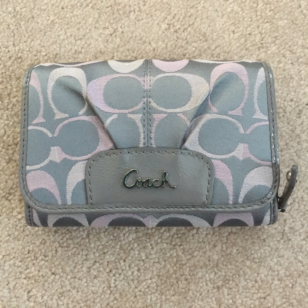 PRICE REDUCED! LIKE NEW: Coach wallet