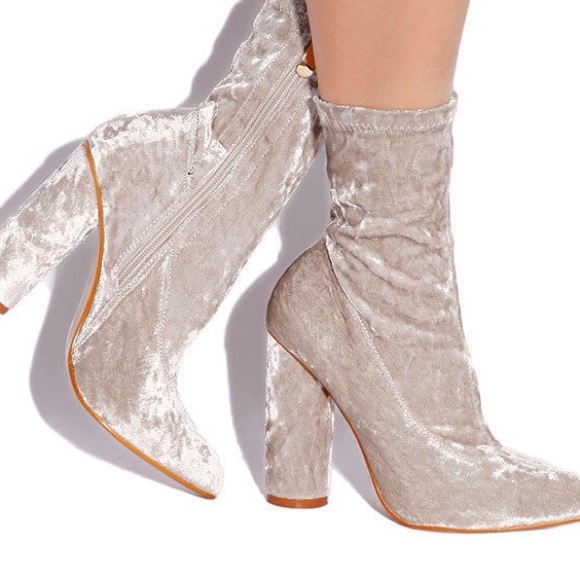 Velvet booties - Picture 2 of 3