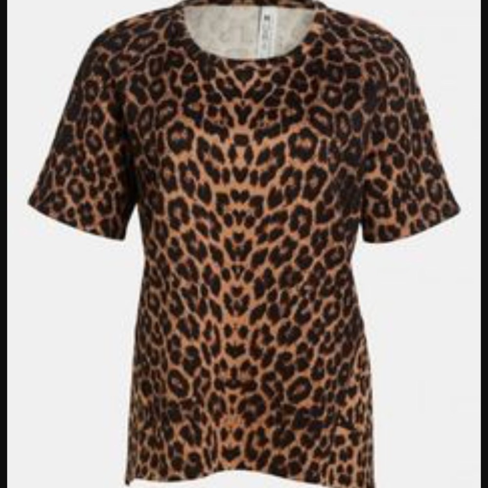 Mural leopard print top