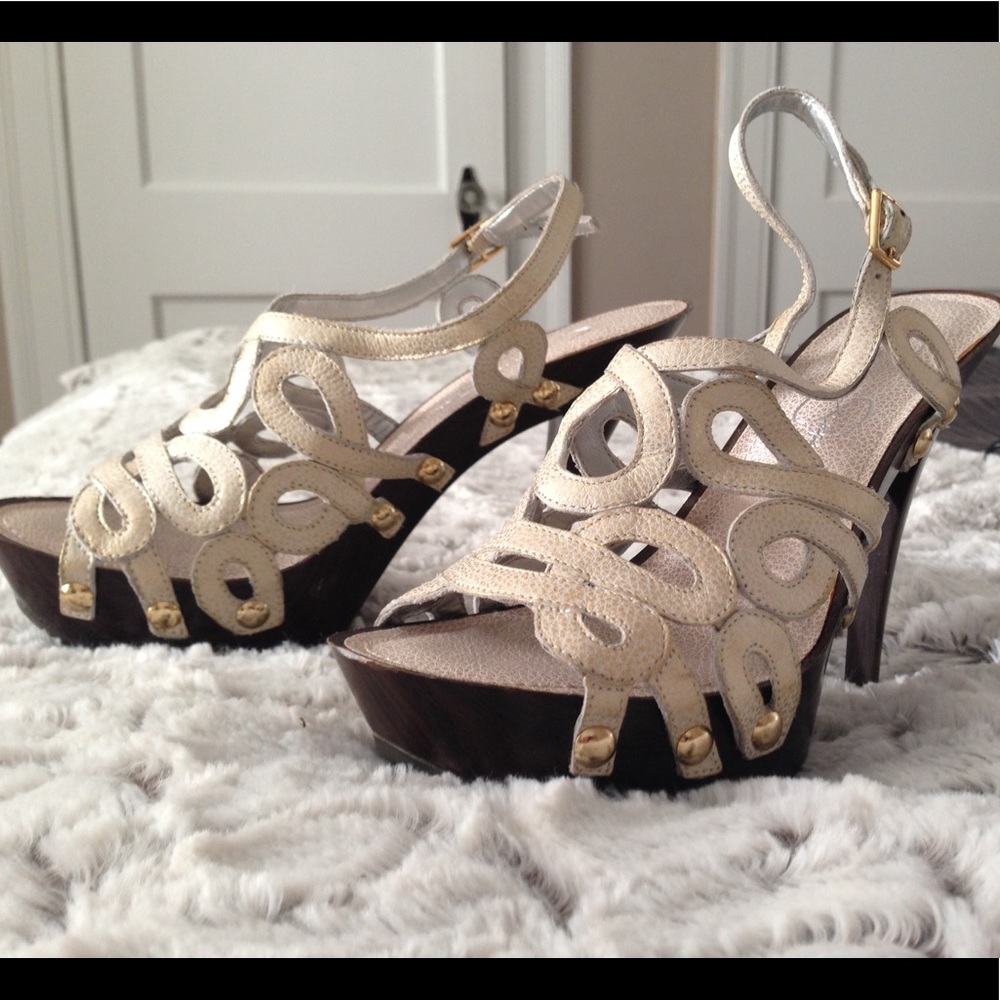 Jessica Simpson Platform heels