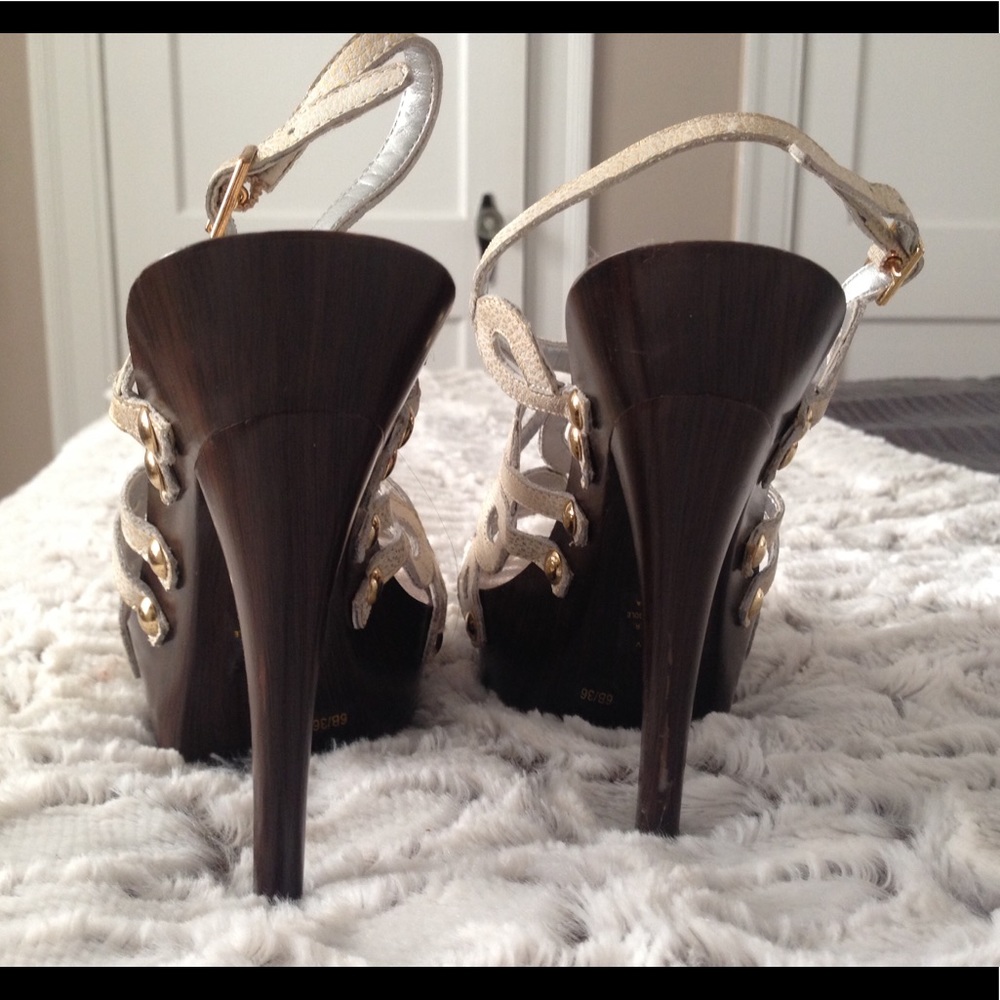 Jessica Simpson Platform heels - Picture 2 of 2