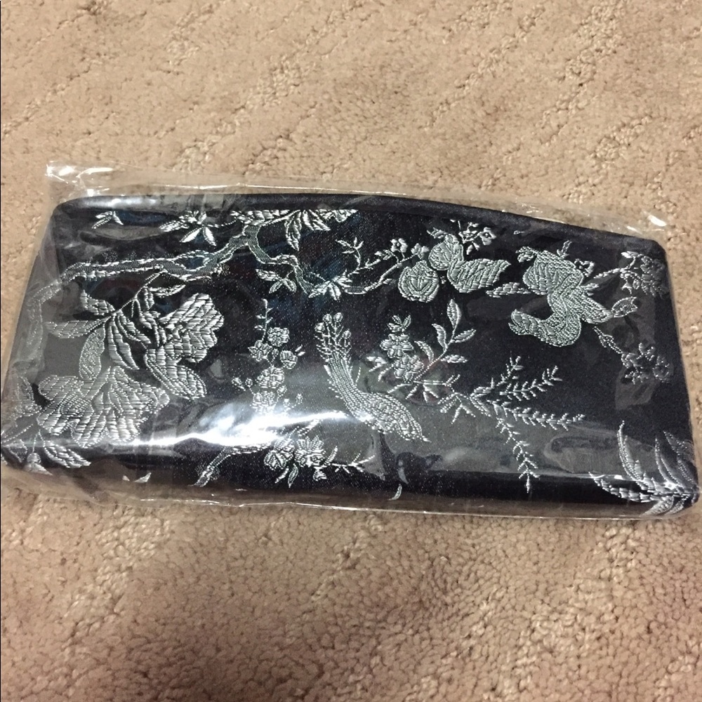 Silk sunglasses case w zipper