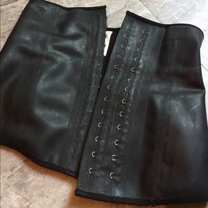 Ann Cherry Waist Trainer