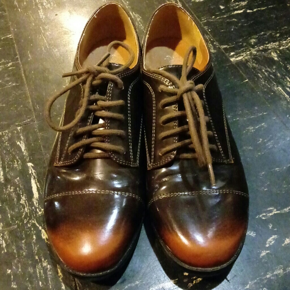 Glossy brown and cognac oxford shoes