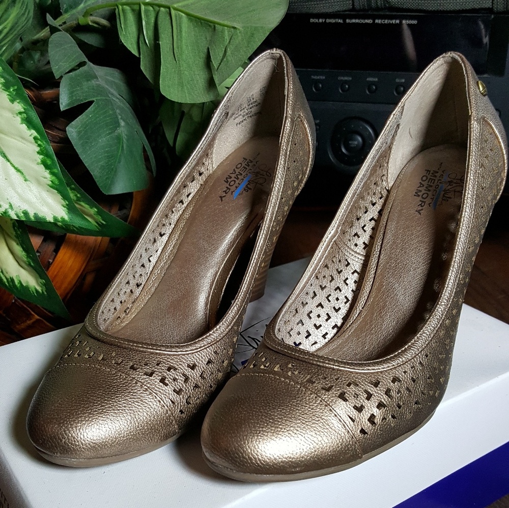 Life Stride Velocity Gold Heels