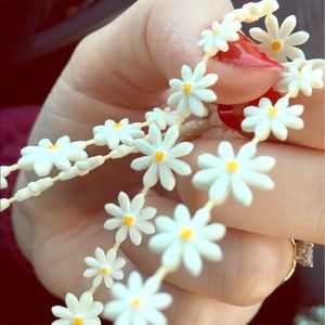 Vintage Long Daisy Necklace