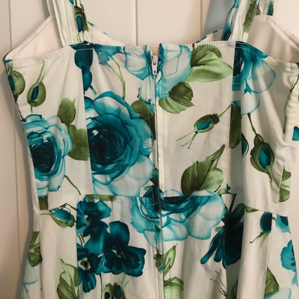 Dress - Picture 4 of 4