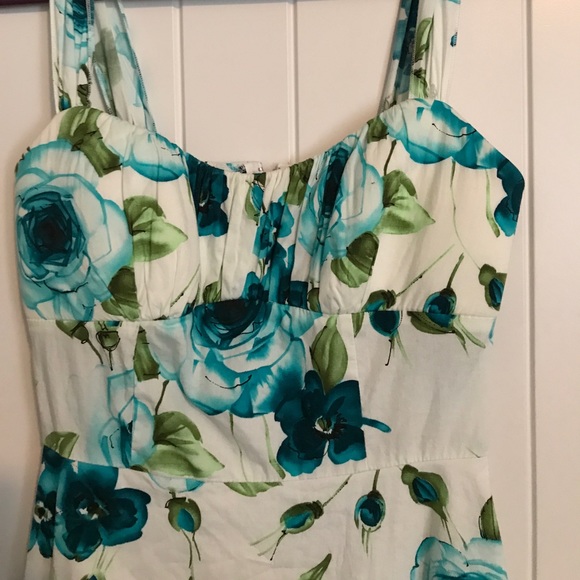 Dress - Picture 3 of 4