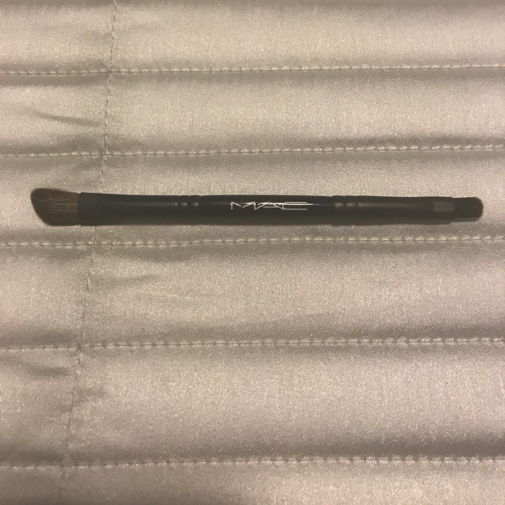 New MAC travel size double ended brush