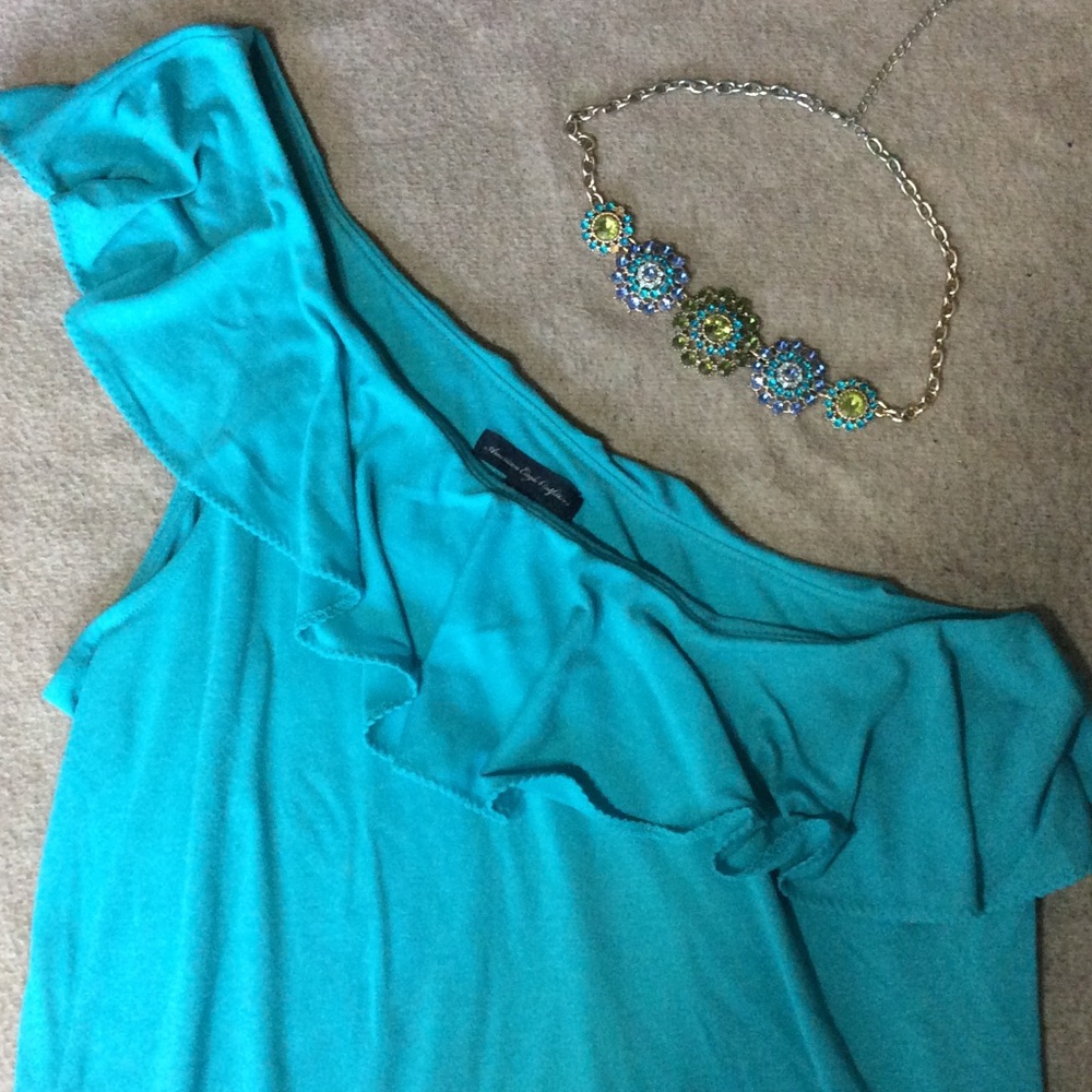 🌷AE asymmetrical, one-shoulder top