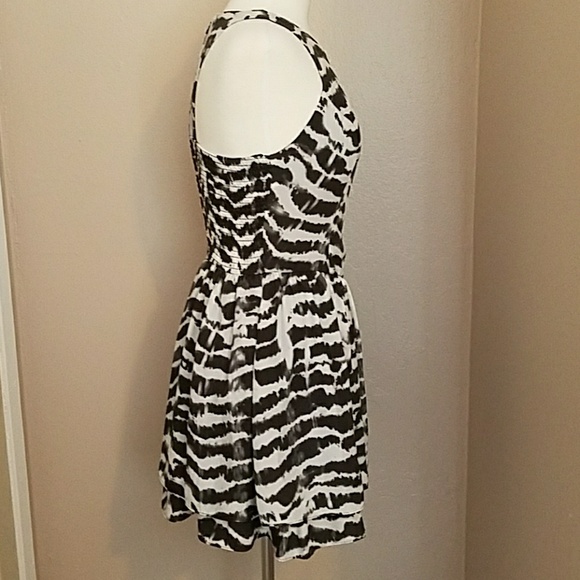 ✔SALE✔ 🖤 GUESS ZEBRA PRINT DRESS 🖤 - Picture 5 of 8