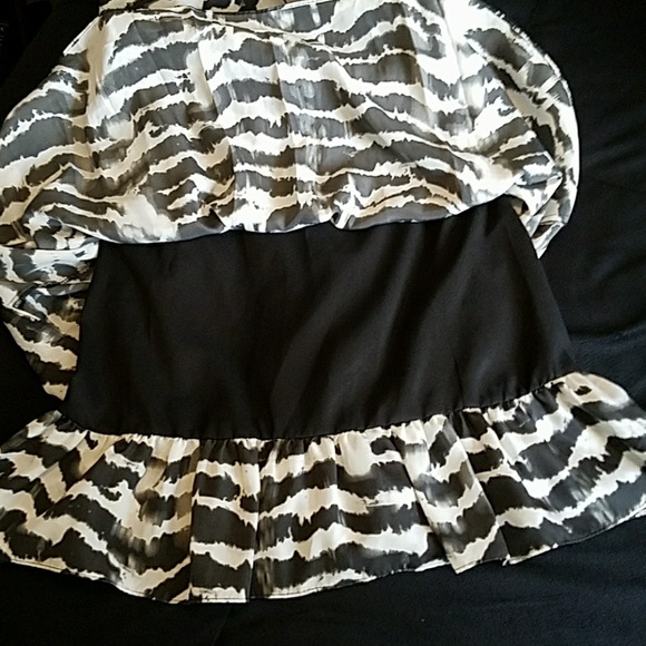✔SALE✔ 🖤 GUESS ZEBRA PRINT DRESS 🖤 - Picture 7 of 8