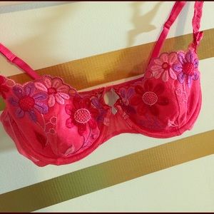 Victoria's Secret Daisy Lace Demi Bra