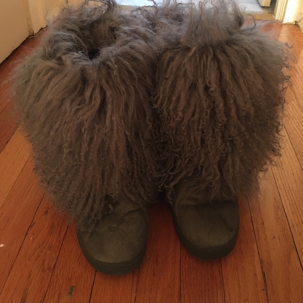 Bearpaw fur boots