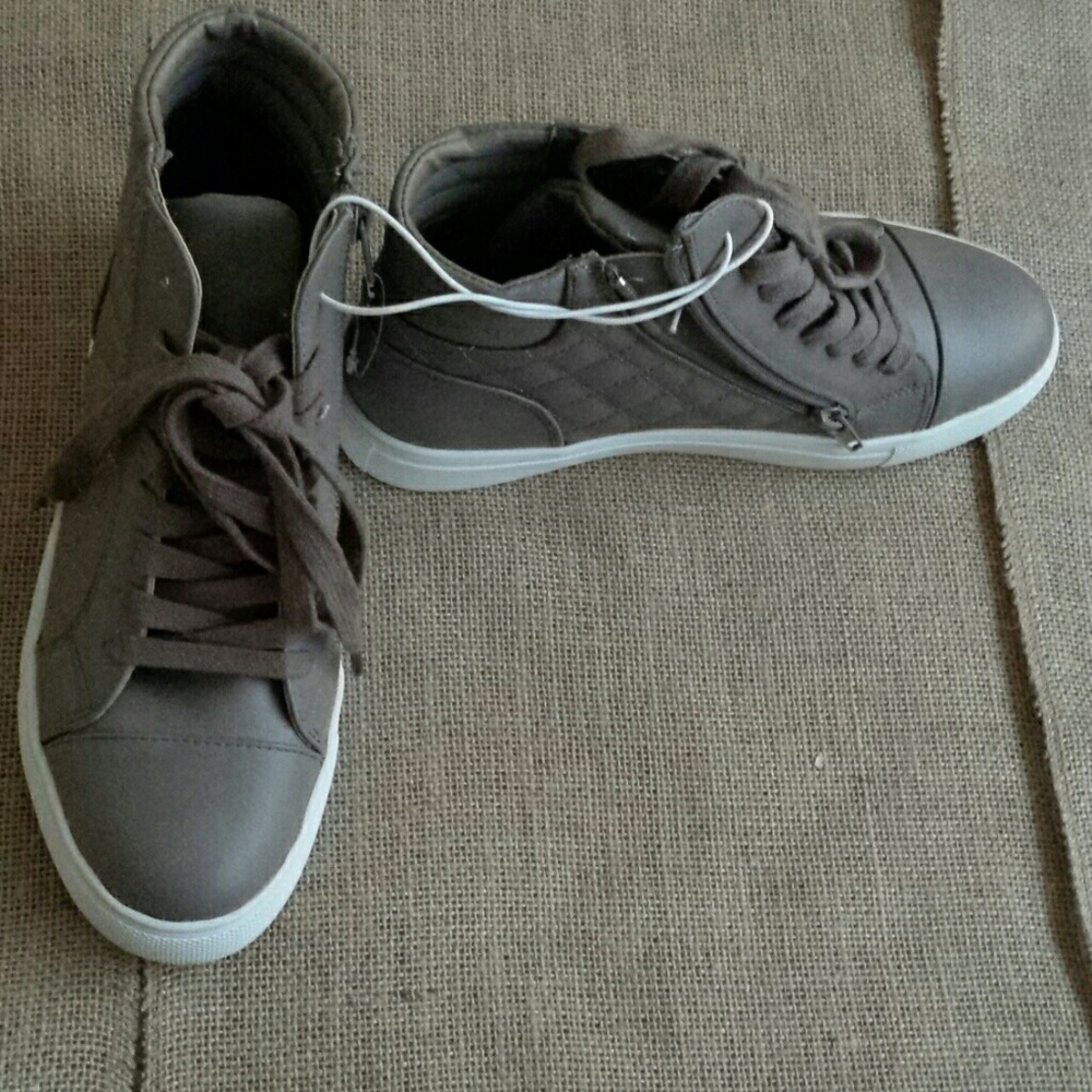 NWOB Steve Madden Grey Decaf Hightop Sneakers - Picture 5 of 8