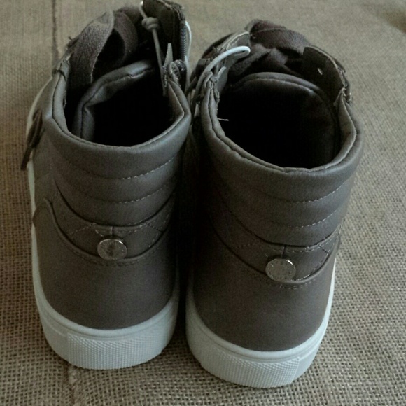 NWOB Steve Madden Grey Decaf Hightop Sneakers - Picture 3 of 8