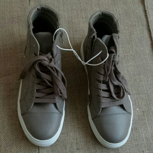 NWOB Steve Madden Grey Decaf Hightop Sneakers - Picture 4 of 8