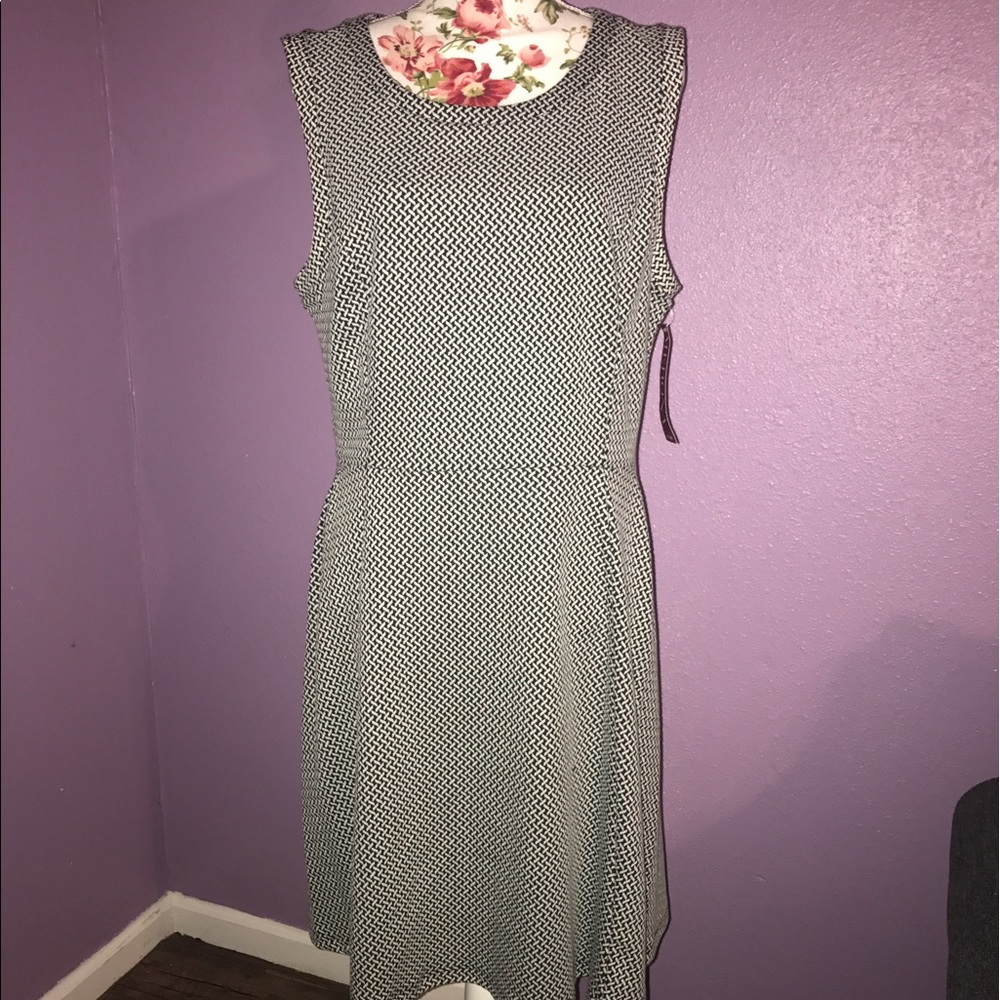 Cute dress!