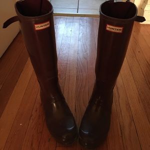 Size 9 maroon hunters rain boots for women