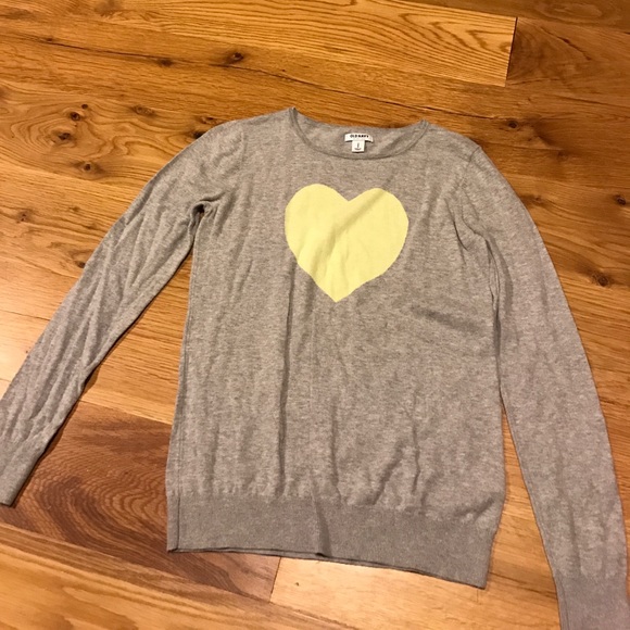 Heart design sweater - Picture 1 of 2