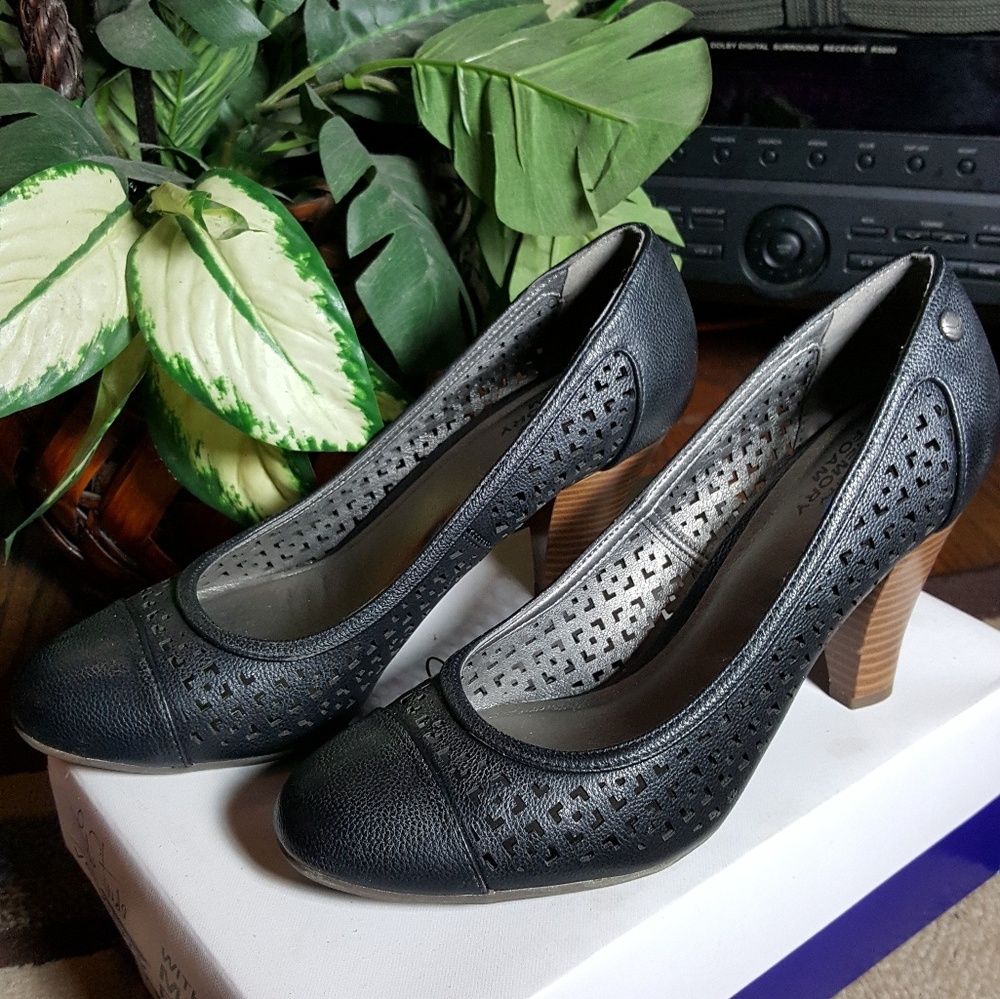 Life Stride Velocity Black Heel