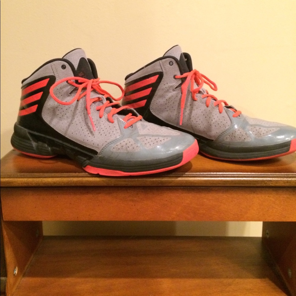 Men's Size 11 Adidas high top basketball shoes.