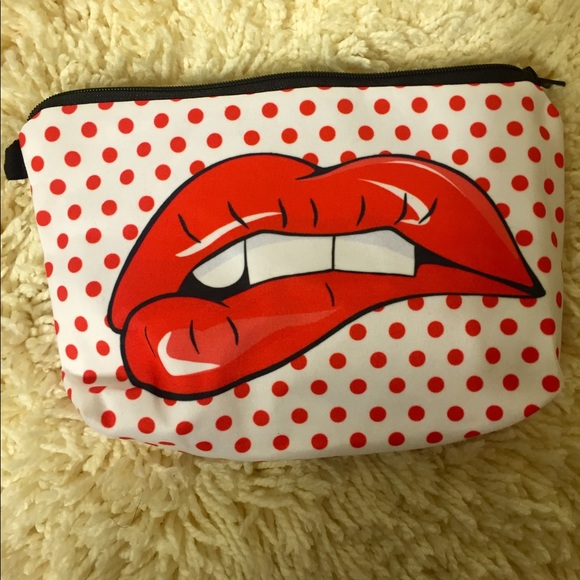 LAST // lips make up pouch - Picture 2 of 4