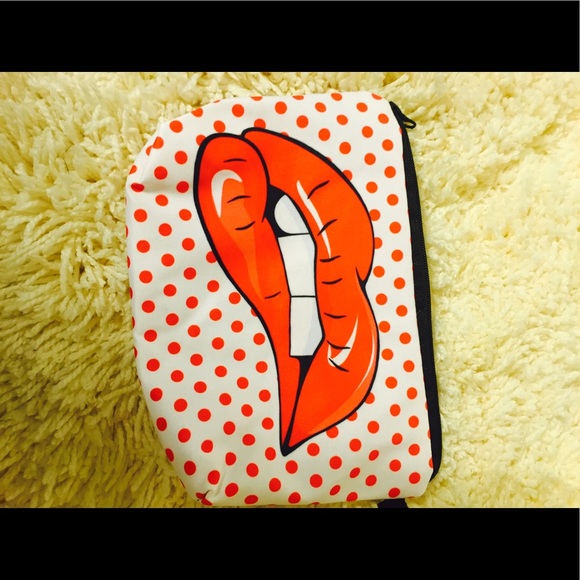 LAST // lips make up pouch - Picture 3 of 4