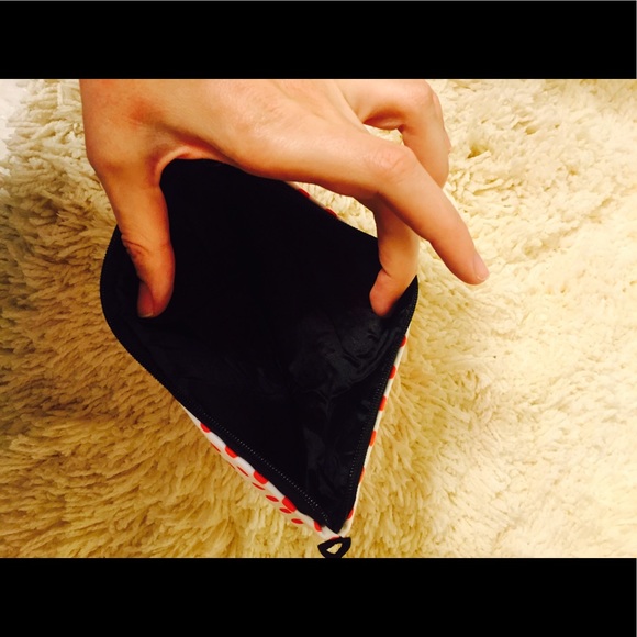 LAST // lips make up pouch - Picture 4 of 4