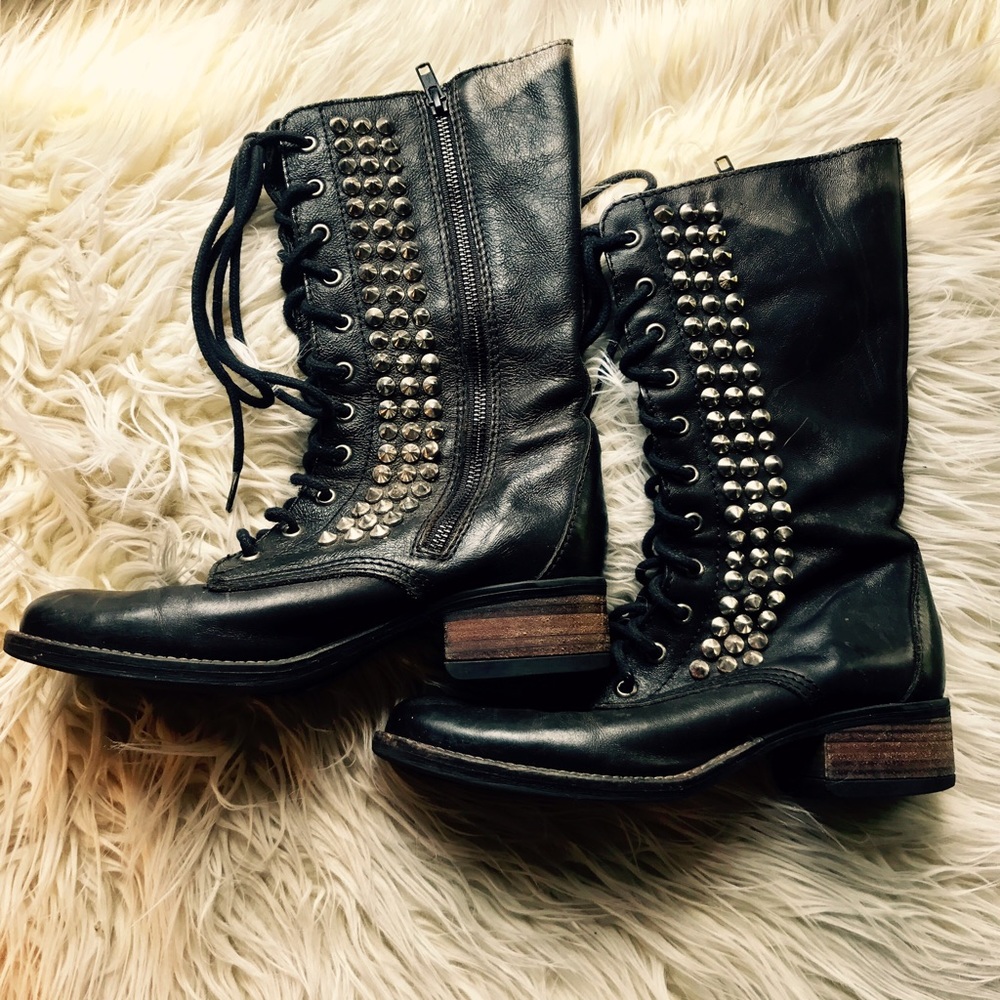 Last chance! SteveMadden leather combat boots