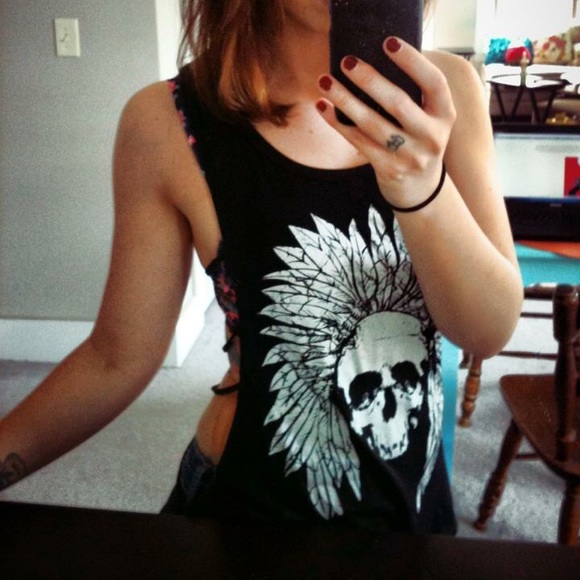 Skull tank - Picture 1 of 3