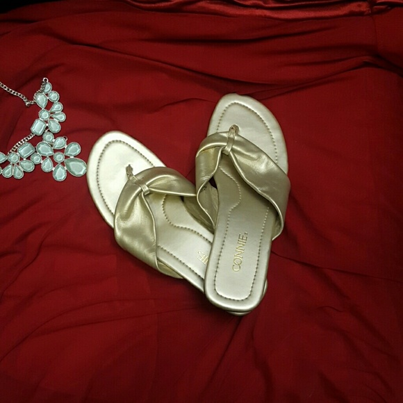 connie Shoes - Connie leather sandal in gold!