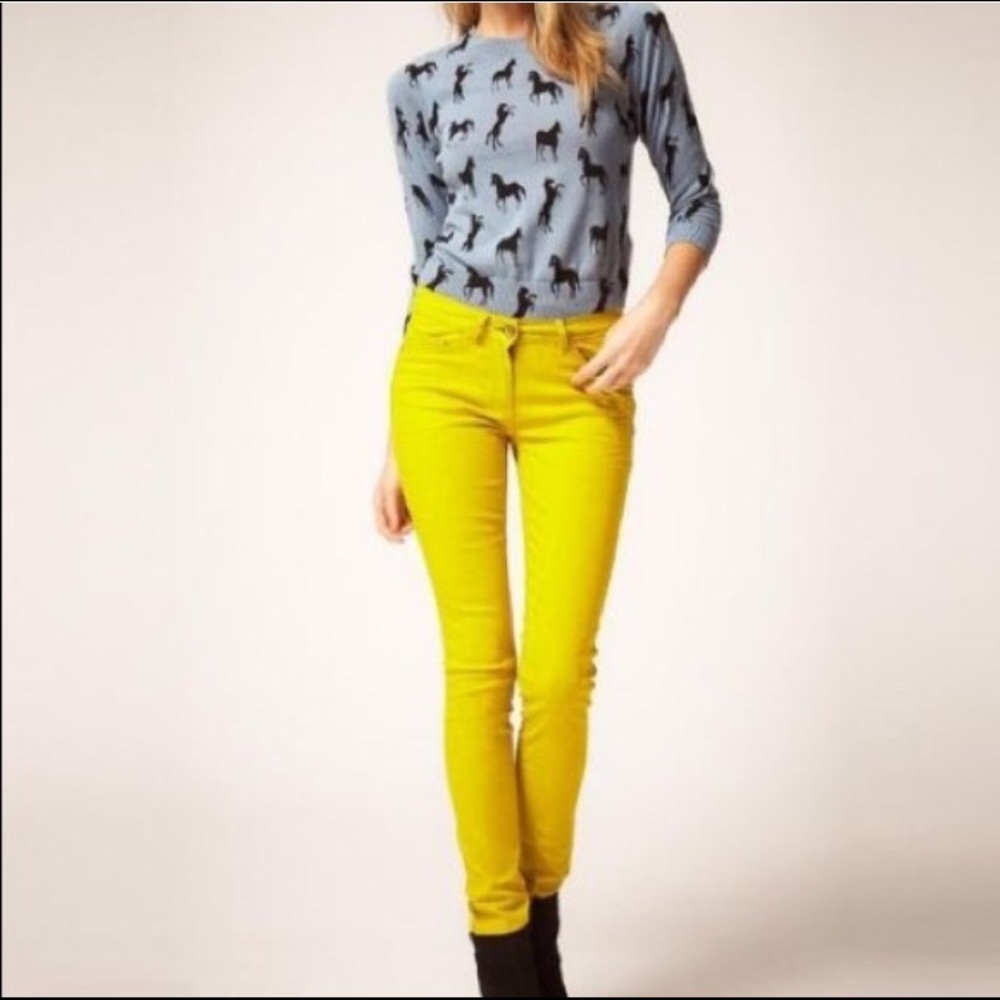 ❤️Host Pick!❤️Old Navy Size 6 yellow jeans