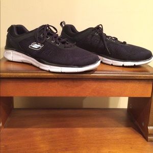 Men's Size 11.5 Gel Top Skechers Memory Foam.